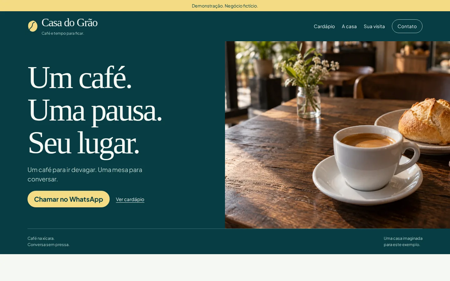 Página editorial da cafeteria fictícia, com fotografia ilustrativa de café e fundo verde escuro